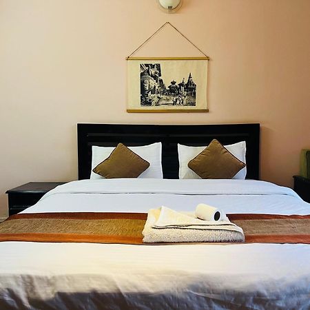 Cloud 9 Garden Hotel Kathmandu Bagian luar foto
