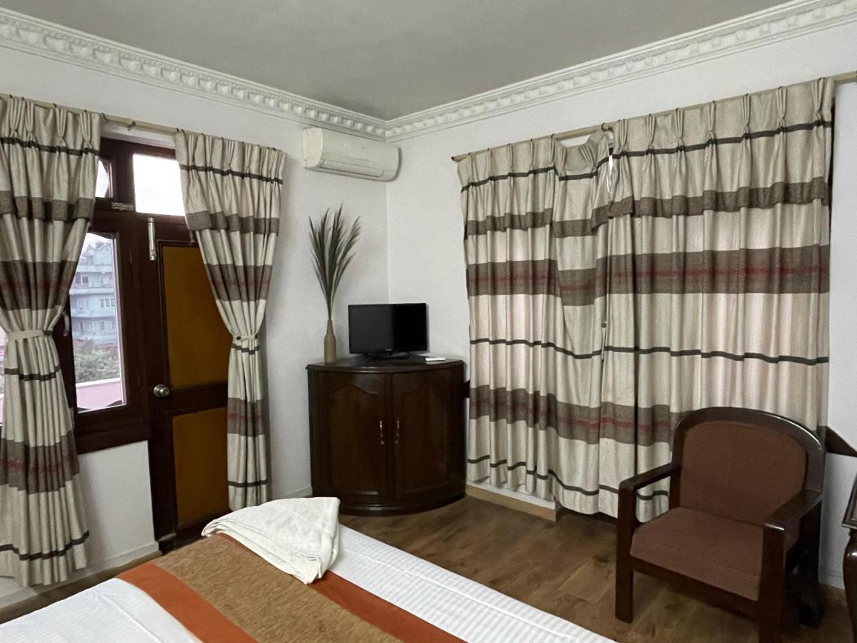 Cloud 9 Garden Hotel Kathmandu Bagian luar foto
