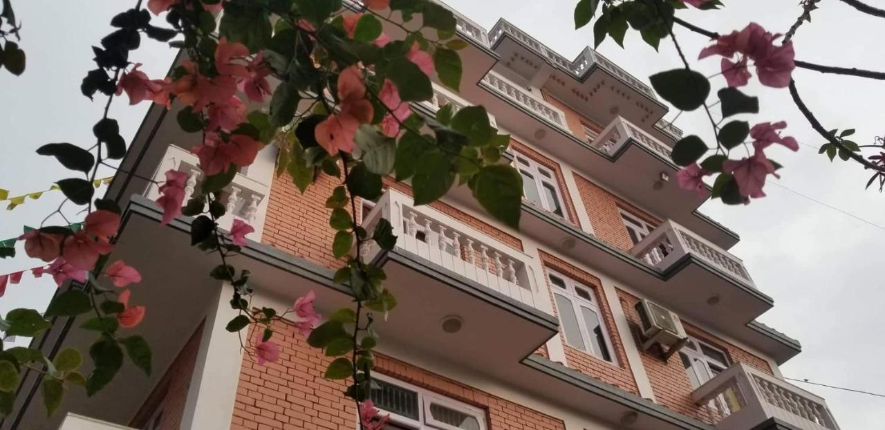 Cloud 9 Garden Hotel Kathmandu Bagian luar foto