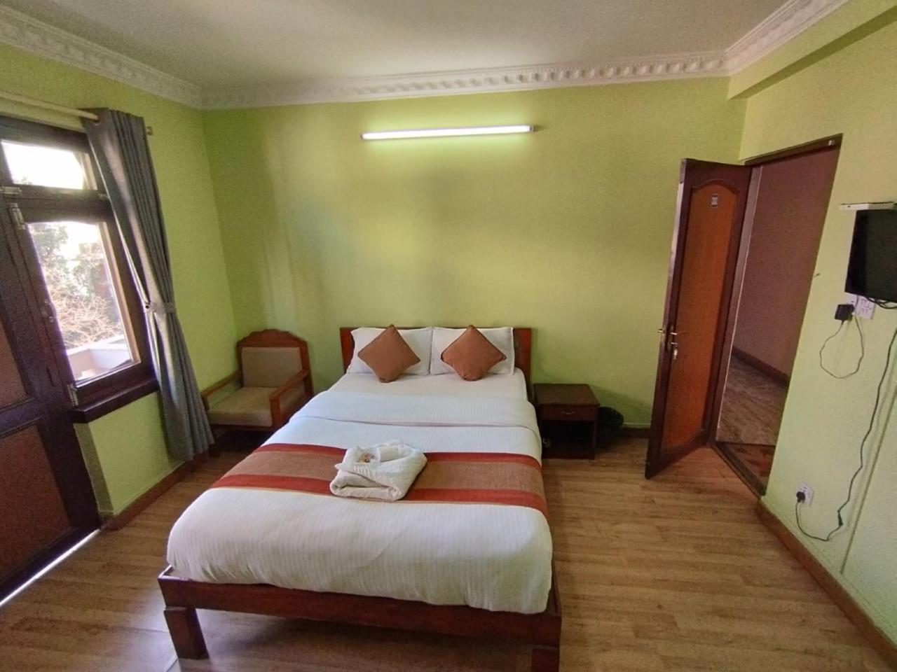 Cloud 9 Garden Hotel Kathmandu Bagian luar foto