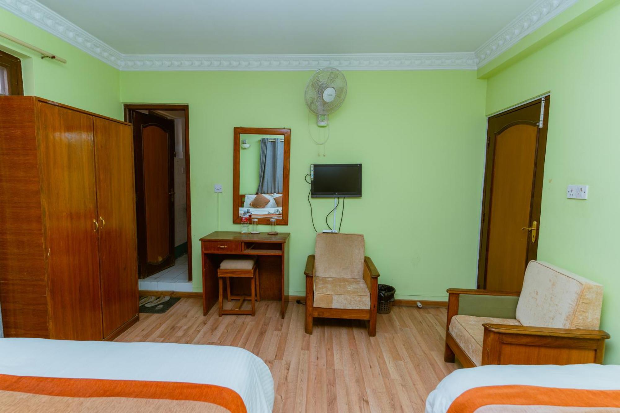 Cloud 9 Garden Hotel Kathmandu Bagian luar foto