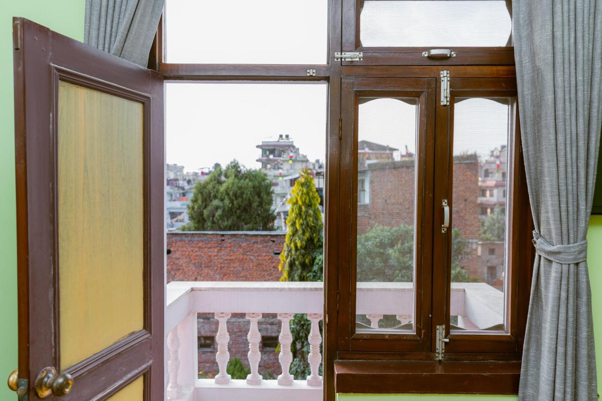 Cloud 9 Garden Hotel Kathmandu Bagian luar foto