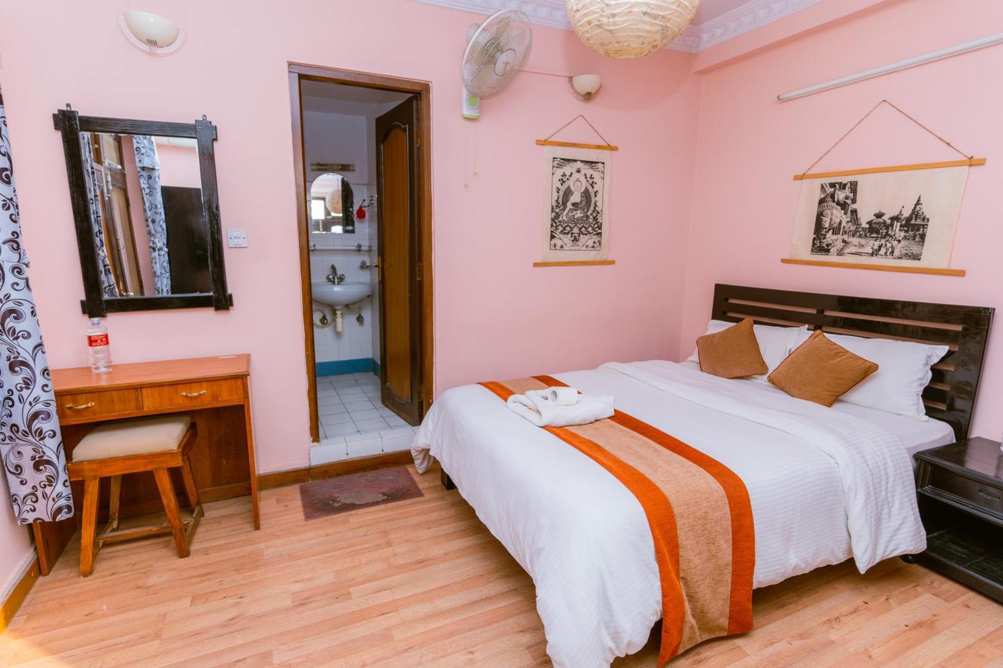 Cloud 9 Garden Hotel Kathmandu Bagian luar foto