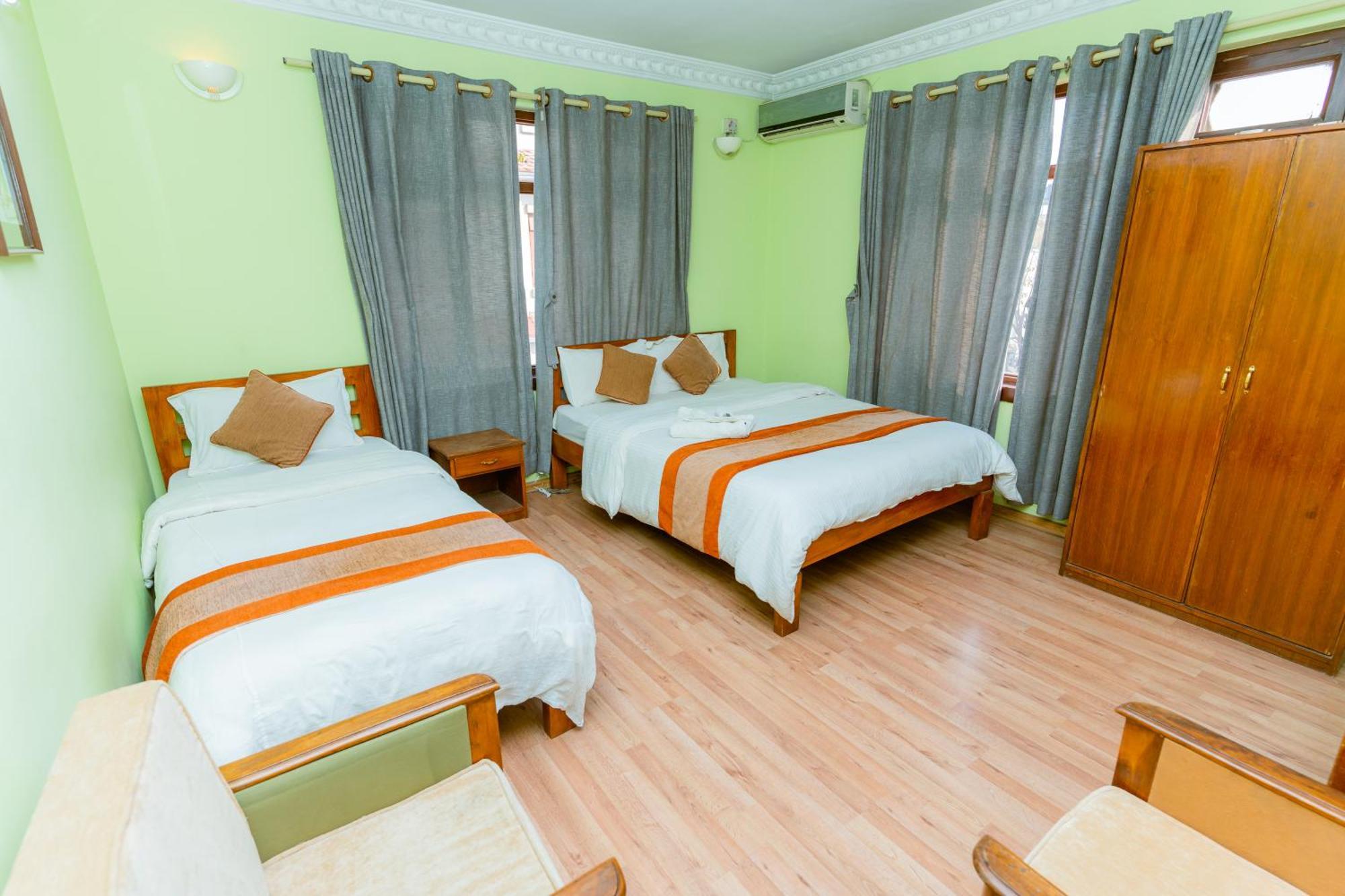 Cloud 9 Garden Hotel Kathmandu Bagian luar foto