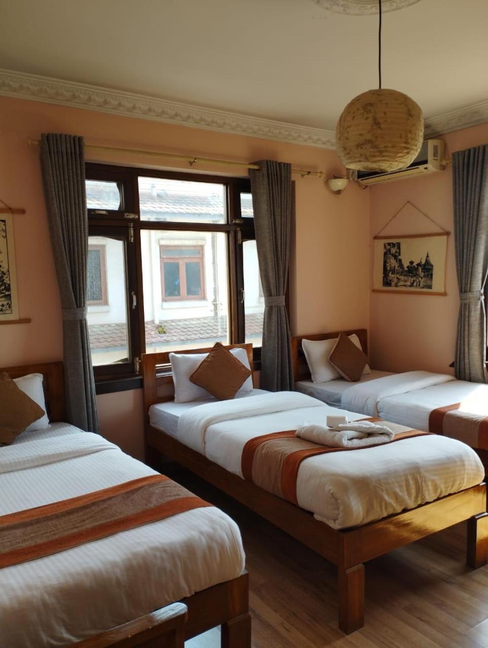Cloud 9 Garden Hotel Kathmandu Bagian luar foto
