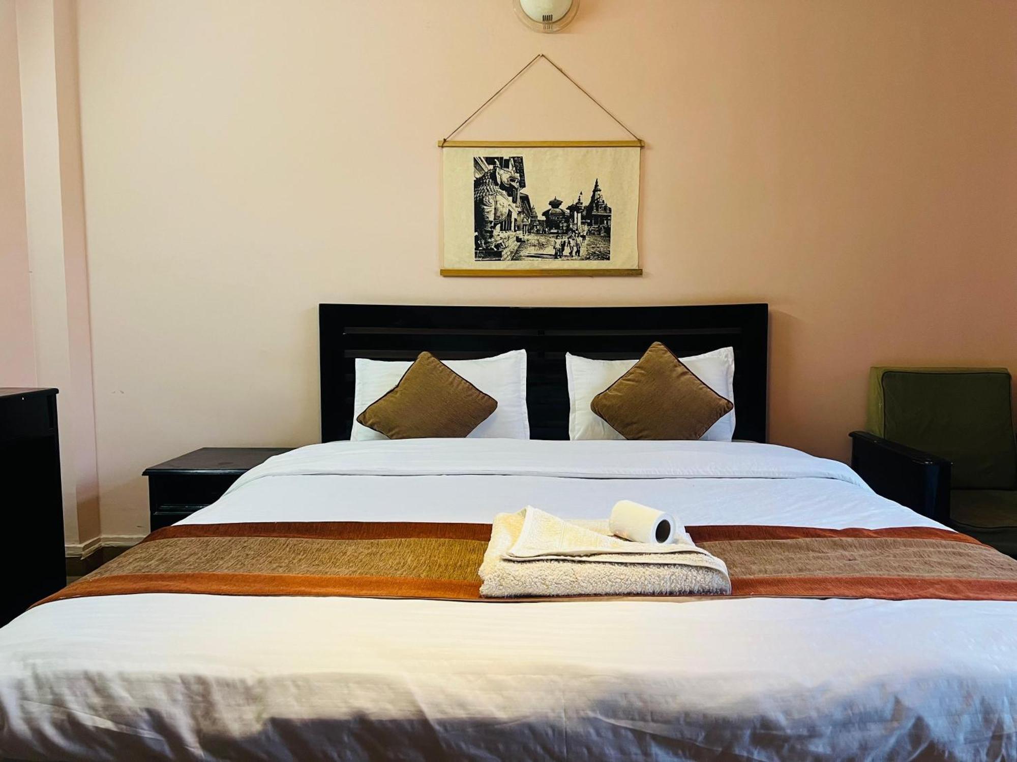 Cloud 9 Garden Hotel Kathmandu Bagian luar foto